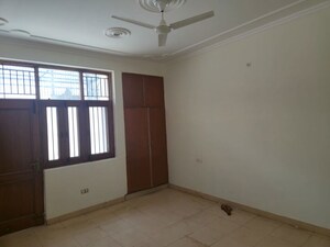 Room in 2 BHK Villa at Sector 44 – for Rent