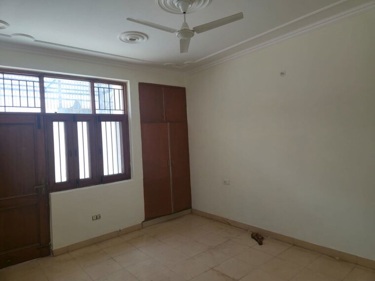 Room, sector 44 2 Bedroom 3000 Sq.Ft. Villa In Sector 44 Noida 10659209