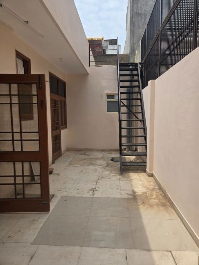 undefined, sector 44 2 Bedroom 3000 Sq.Ft. Villa In Sector 44 Noida 10659209