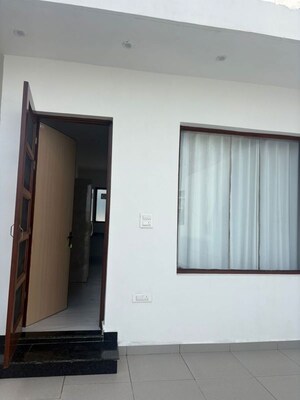 Room in 2 BHK Builder Floor at Aerocity – for Rent