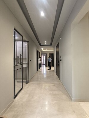 Building Lobby in 4 BHK Builder Floor at BPTP Amstoria Country Floor, Sector 102 – for Sale