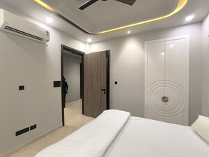 Room in 4 BHK Builder Floor at BPTP Amstoria Country Floor, Sector 102 – for Sale