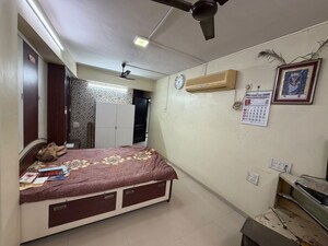 Bedroom in 3 BHK Apartment at Thakurdwar – for Sale