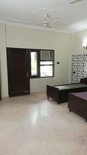 Room in 4 BHK Builder Floor at Lajpat Nagar – for Rent