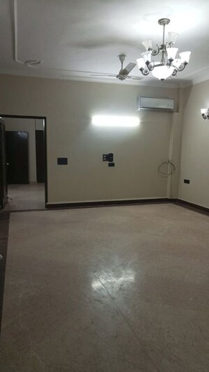 Room in 4 BHK Builder Floor at Lajpat Nagar – for Rent