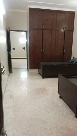Room in 4 BHK Builder Floor at Lajpat Nagar – for Rent