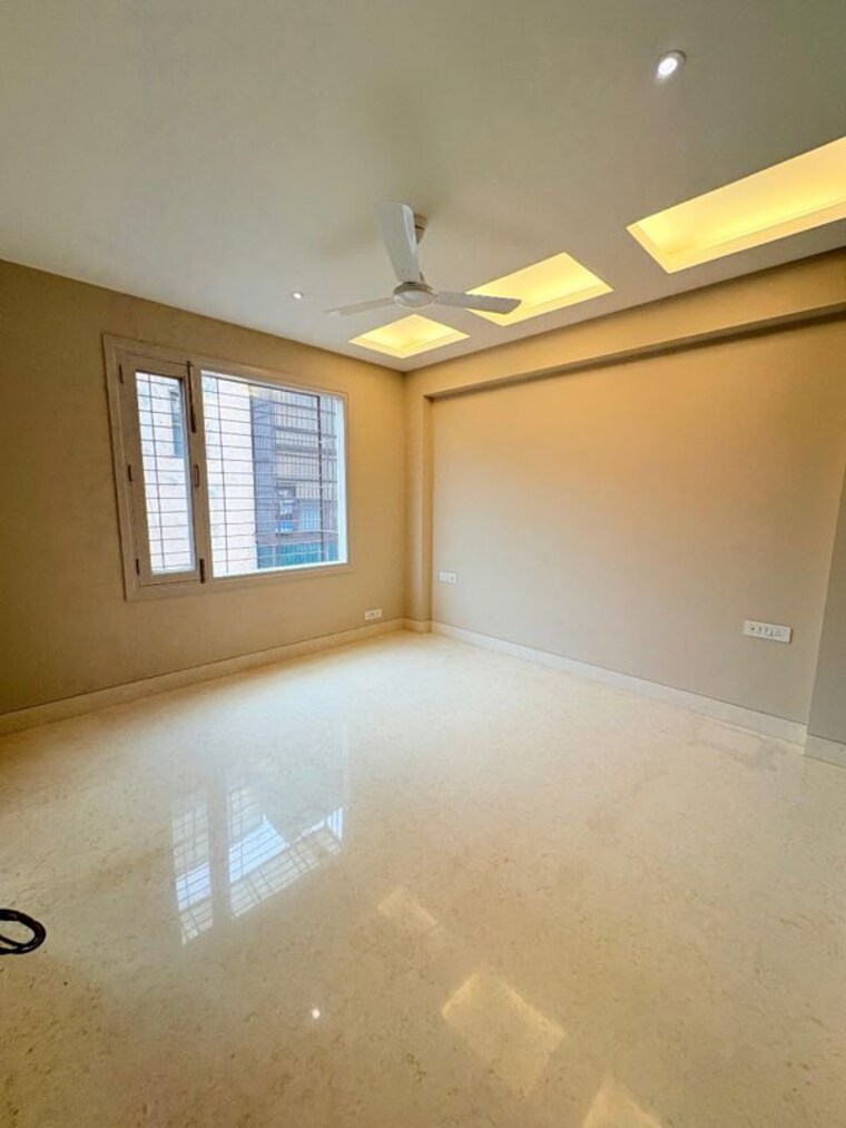 Room, east of kailash 3 Bedroom 180 Sq.Yd. Builder Floor In East Of Kailash Delhi 10659288