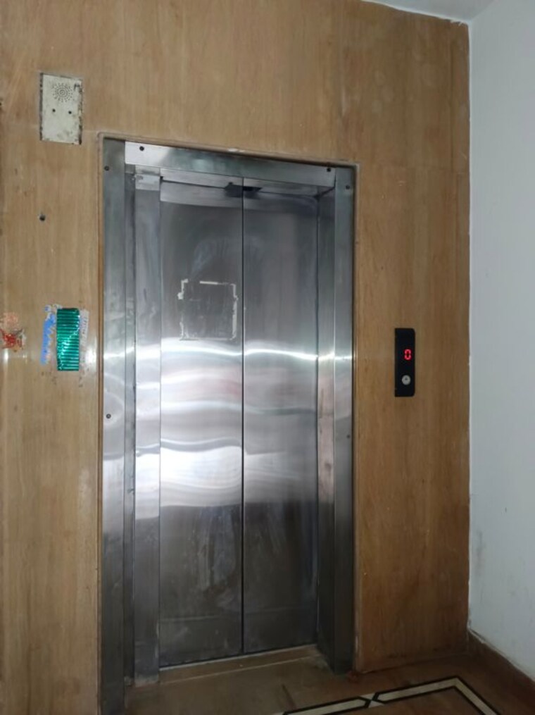 Bathroom, east of kailash 3 Bedroom 180 Sq.Yd. Builder Floor In East Of Kailash Delhi 10659288