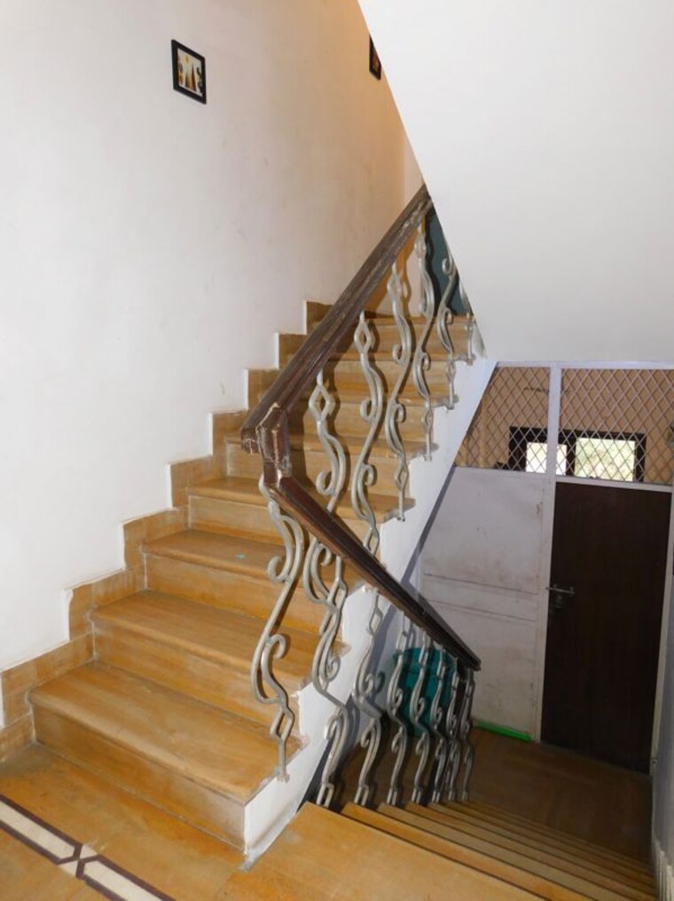 undefined, east of kailash 3 Bedroom 180 Sq.Yd. Builder Floor In East Of Kailash Delhi 10659288