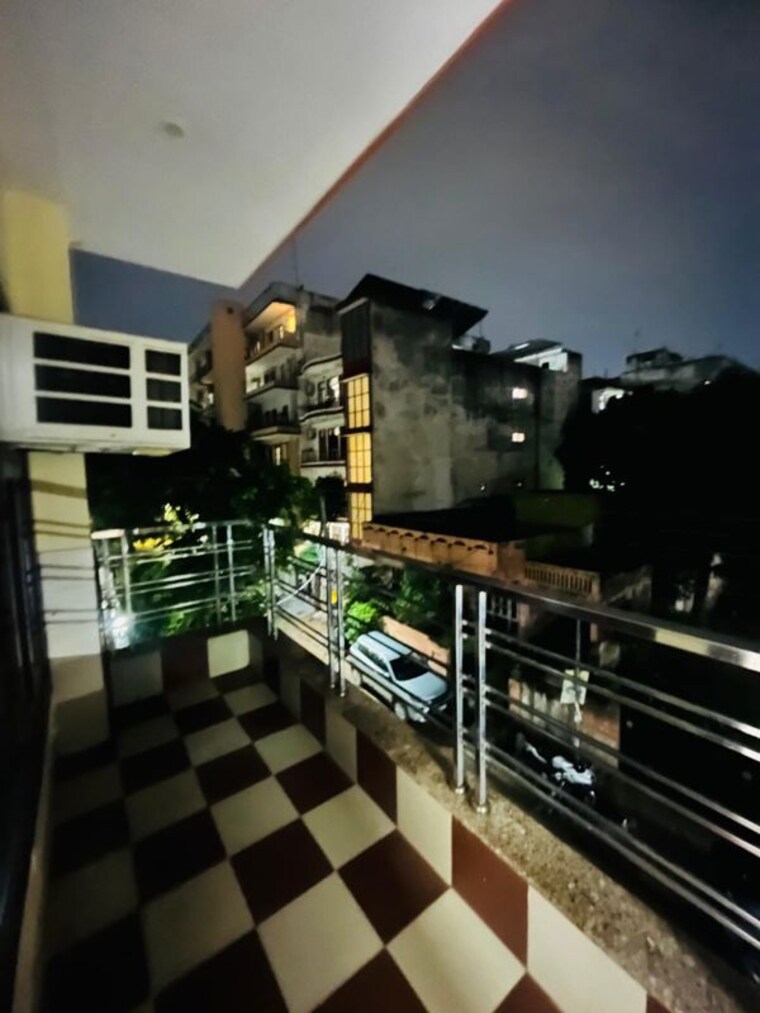 Gym, sector 31 2 Bedroom 1415 Sq.Ft. Builder Floor In Sector 31 Gurgaon 10659322
