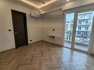 Room in 3 BHK Apartment at Raj One Good Earth, Sector 71 – for Rent
