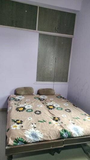 Bedroom in 3 BHK Apartment at Jivraj Park – for Rent