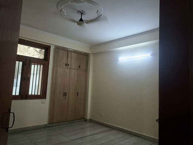 Room, sector 49 2.5 Bedroom 162 Sq.Mt. Villa In Sector 49 Noida 10659367