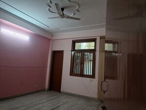 Room in 2.5 BHK Villa at Sector 49 – for Rent