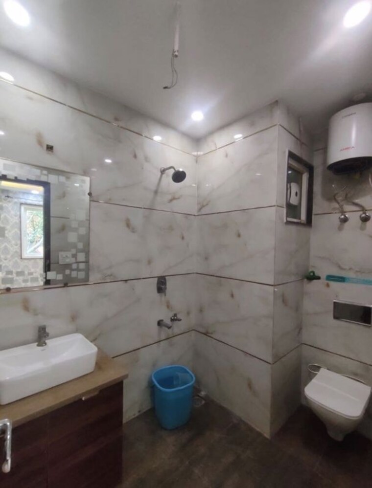 Bathroom, ramesh nagar 2 Bedroom 100 Sq.Yd. Builder Floor In Ramesh Nagar Delhi 10659372