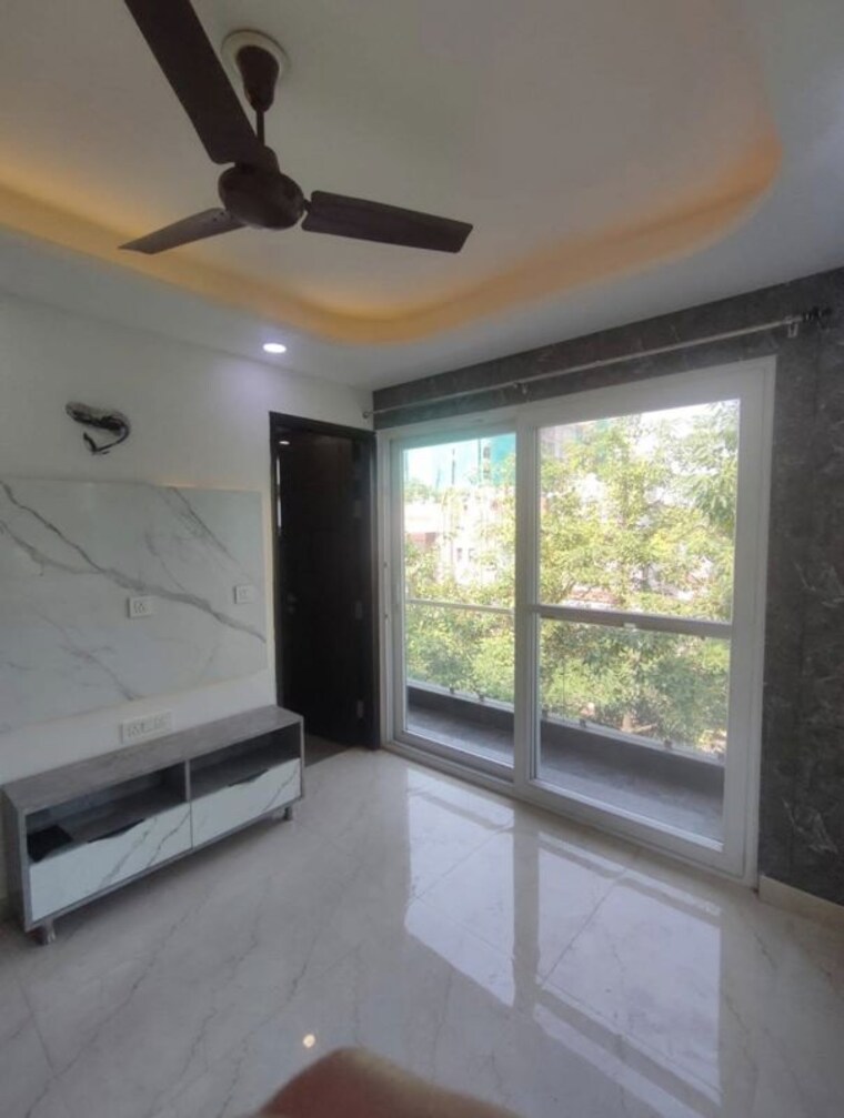 Room, ramesh nagar 2 Bedroom 100 Sq.Yd. Builder Floor In Ramesh Nagar Delhi 10659372