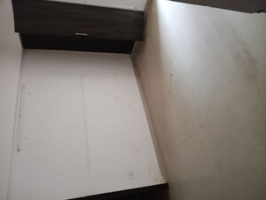 Room in 3 BHK Apartment at Nirala Estate, Tech Zone 4 Greater Noida – for Rent