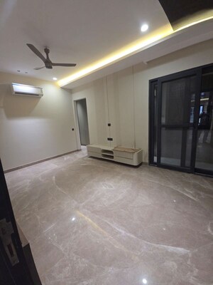 Room in 4 BHK Builder Floor at Rajouri Garden – for Rent