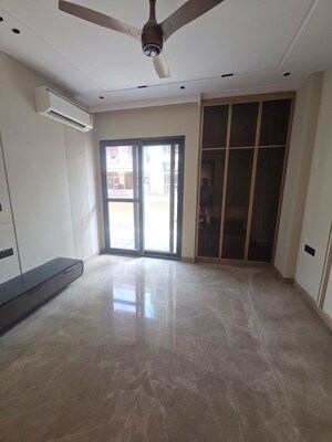 Room in 4 BHK Builder Floor at Rajouri Garden – for Rent
