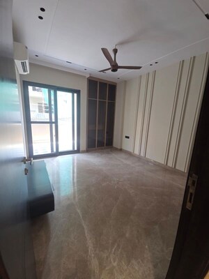 Room in 4 BHK Builder Floor at Rajouri Garden – for Rent