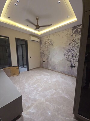 Room in 4 BHK Builder Floor at Rajouri Garden – for Rent