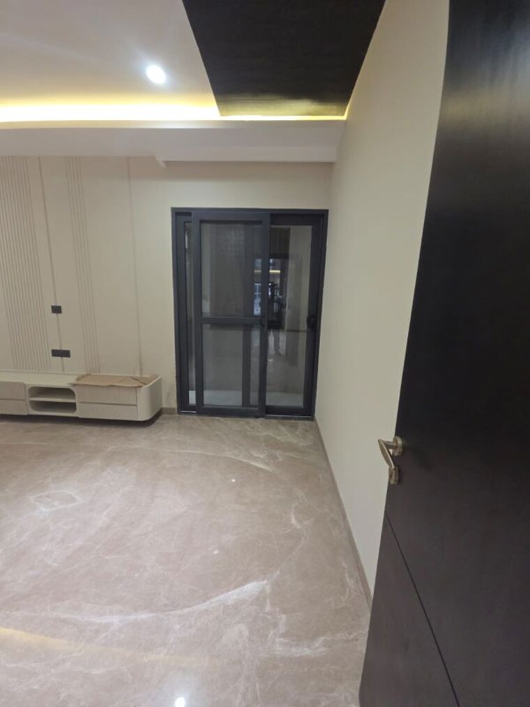 Room, rajouri garden 4 Bedroom 250 Sq.Yd. Builder Floor In Rajouri Garden Delhi 10658870