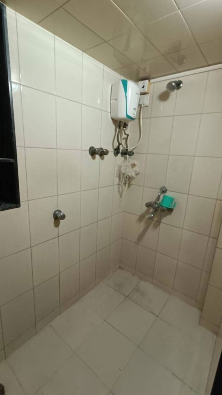 Bathroom, anand nagar dahisar 1 Bedroom 400 Sq.Ft. Apartment In Anand Nagar Dahisar Mumbai 10659437