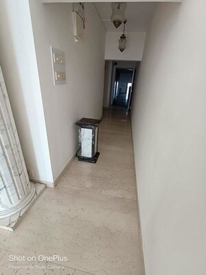 Room in 2 BHK Apartment at Maker Tower, Cuffe Parade – for Sale