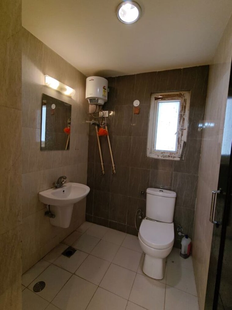 Bathroom, pakhowal road 4 Bedroom 4580 Sq.Ft. Penthouse In Pakhowal Road Ludhiana 10659431