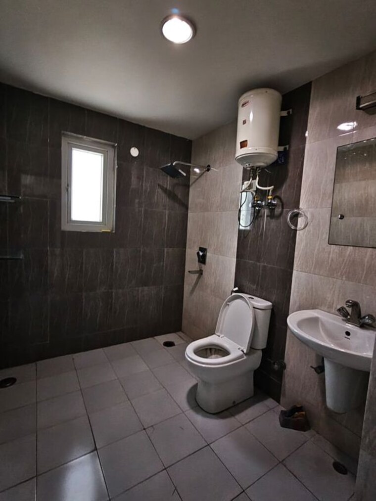 Bathroom, pakhowal road 4 Bedroom 4580 Sq.Ft. Penthouse In Pakhowal Road Ludhiana 10659431