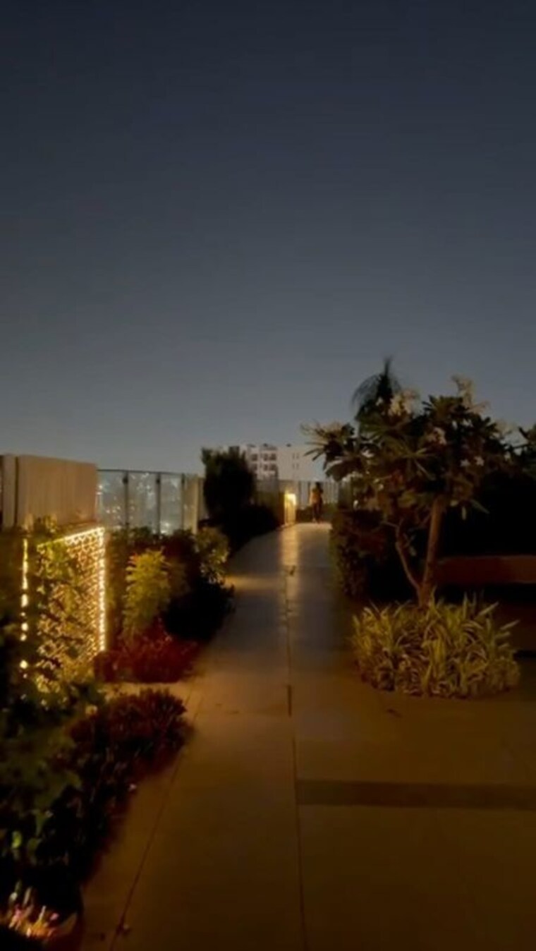 Garden, runwal-elegante 3.5 Bedroom 1363 Sq.Ft. Apartment In Andheri West Mumbai 10659130