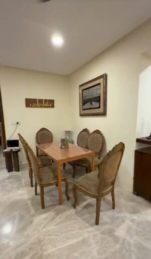 Room in 3.5 BHK Apartment at Runwal Elegante, Andheri West – for Sale
