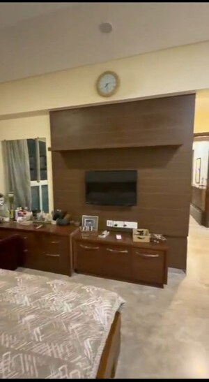 Room in 3.5 BHK Apartment at Runwal Elegante, Andheri West – for Sale