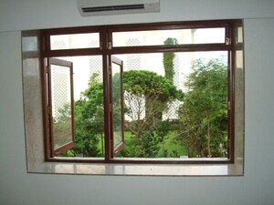 Room in 3 BHK Apartment at Turf View CHS, Worli – for Rent