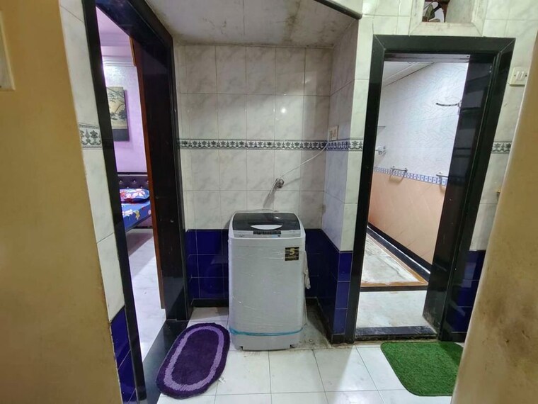 Attached Bathroom, kandivali east Pg For Boys & Girls In Kandivali East 10659496
