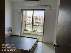 Room in 1 BHK Apartment at Ravinanda Skylights, Wagholi – for Sale