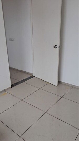 Room in 1 BHK Apartment at Ambawadi – for Rent