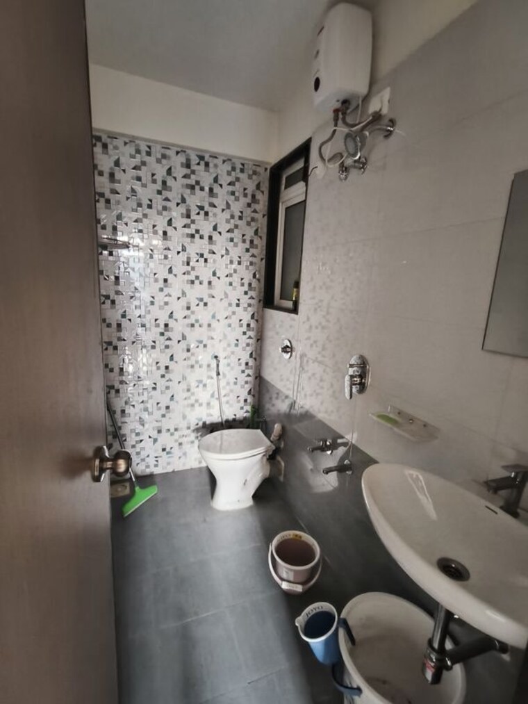 Bathroom, mahavir-kalpavruksha 2 Bedroom 650 Sq.Ft. Apartment In Ghodbunder Road Thane 10659514