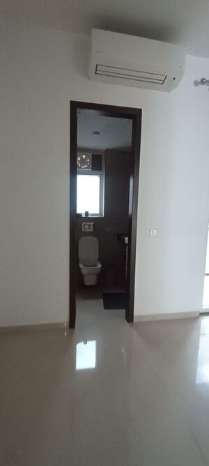 Room in 3 BHK Apartment at Hero Homes Gurgaon, Sector 104 – for Rent