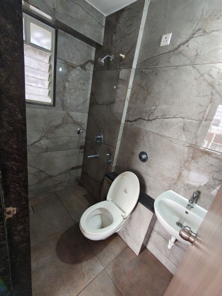 Bathroom, tirupati-regalia 2 Bedroom 757 Sq.Ft. Apartment In Vishrantwadi Pune 10659575