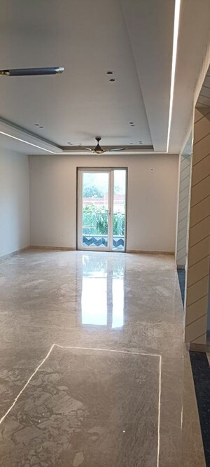 Room in 4 BHK Builder Floor at Sector 17 – for Sale