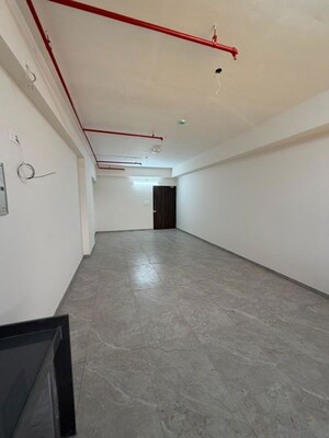  Shop For Rent in Dahisar East