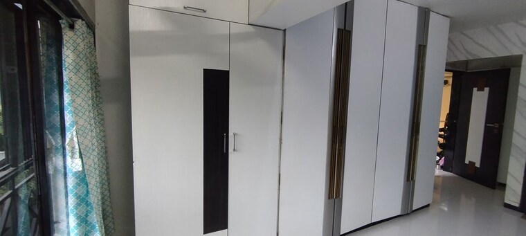 Room, ghod dhod road 4 Bedroom 2000 Sq.Ft. Apartment In Ghod Dhod Road Surat 10659565
