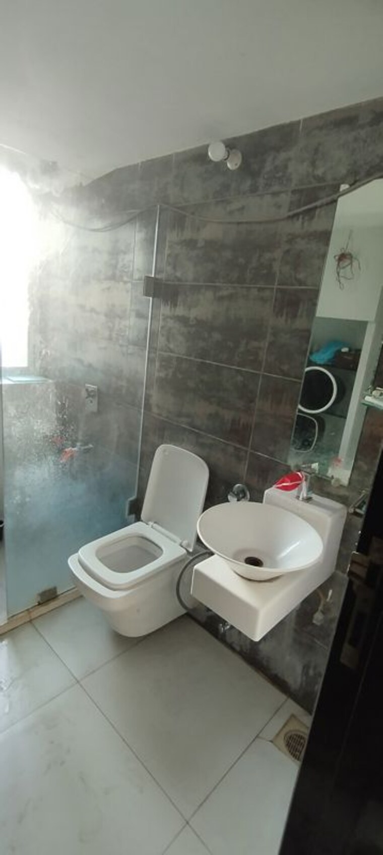 Bathroom, ghod dhod road 4 Bedroom 2000 Sq.Ft. Apartment In Ghod Dhod Road Surat 10659565