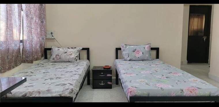 Bedroom, andheri west Pg For Boys & Girls In Andheri West 10659626
