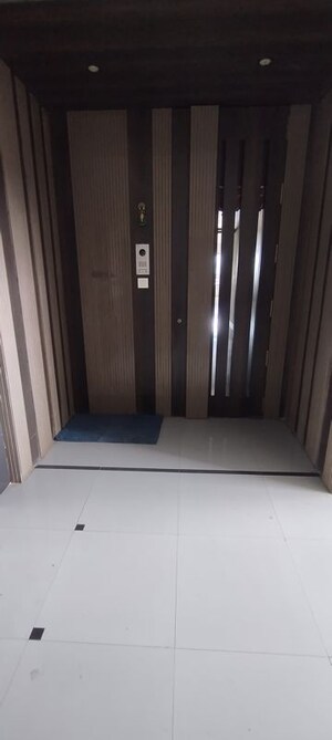 5 BHK Apartment – Entrance View at Piplod - for Rent