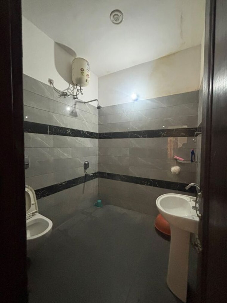 Bathroom, motia-aerogreens 2 Bedroom 1250 Sq.Ft. Builder Floor In Dyalpur Zirakpur 10659666