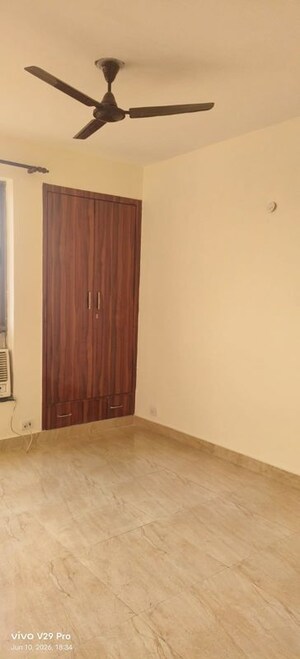 Room in 2 BHK Apartment at Unitech The Residences Sector 33, Sector 33 – for Rent