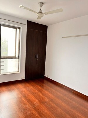 2 BHK Apartment For Rent in Unitech The Residences Sector 33, Sector 33