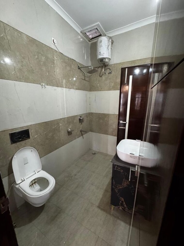Bathroom, aerocity 4 Bedroom 2158 Sq.Ft. Builder Floor In Aerocity Mohali 10659691